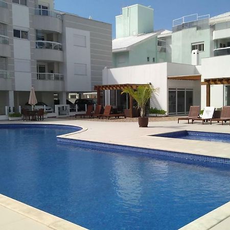 Apartamento Frente Para A Piscina A Uma Quadra Da Praia ฟลอเรียนอโปลิส ภายนอก รูปภาพ