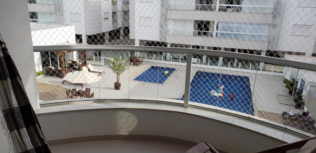 Apartamento Frente Para A Piscina A Uma Quadra Da Praia ฟลอเรียนอโปลิส ภายนอก รูปภาพ