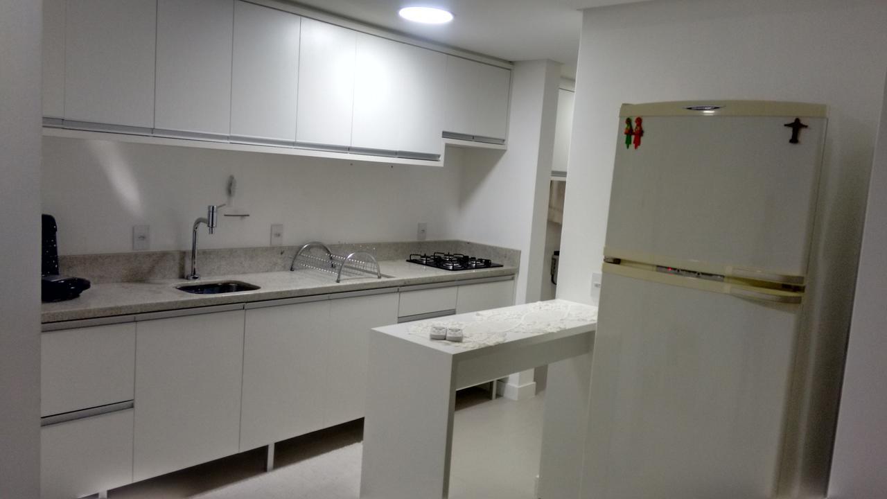 Apartamento Frente Para A Piscina A Uma Quadra Da Praia ฟลอเรียนอโปลิส ภายนอก รูปภาพ