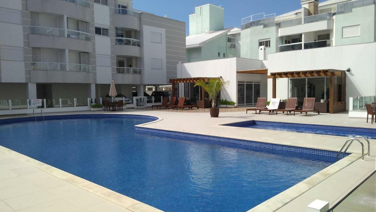 Apartamento Frente Para A Piscina A Uma Quadra Da Praia ฟลอเรียนอโปลิส ภายนอก รูปภาพ